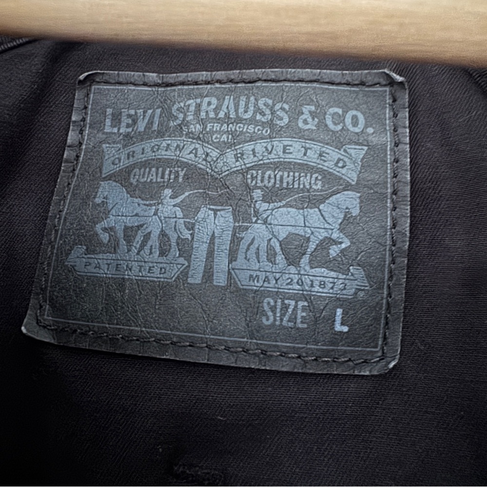Levi's Commuter Trucker Jacket in Black Stretch Twill - Picture 2 of 8